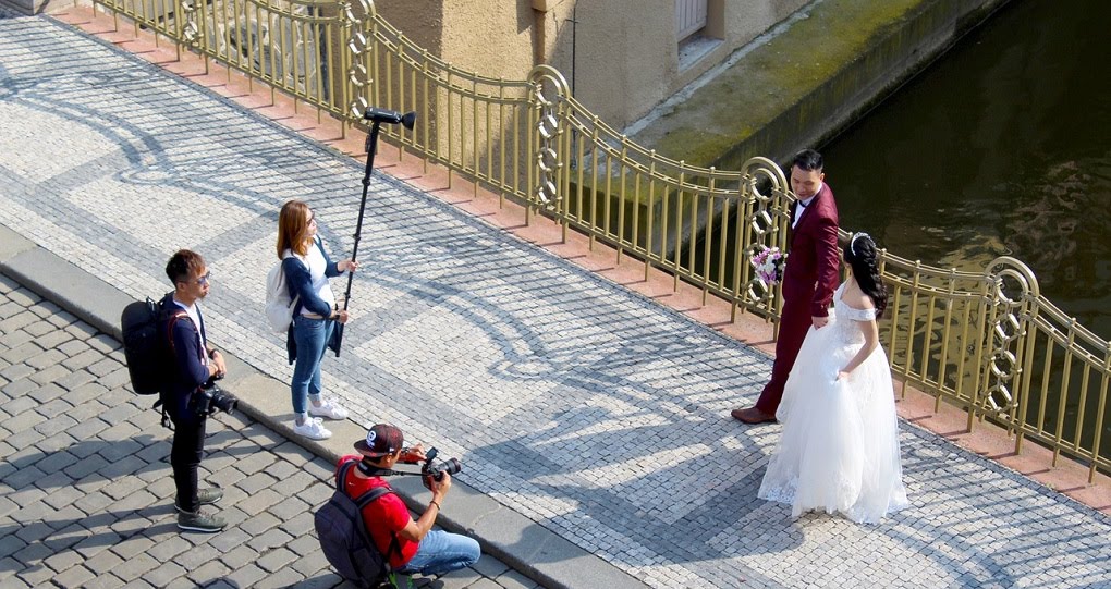 Bride and groom on the streets of Prague